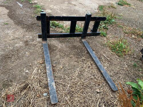 SET OF PALLET FORKS