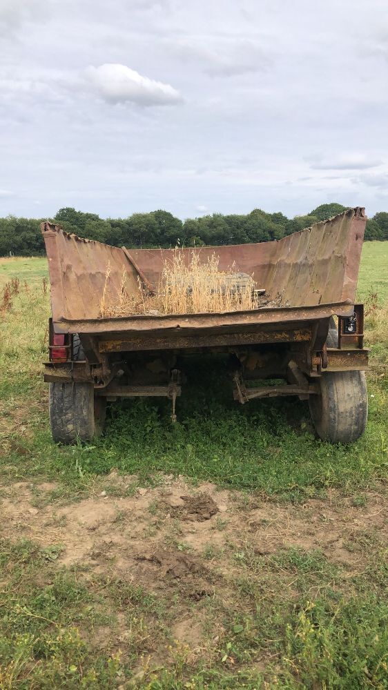 DUMP TRAILER