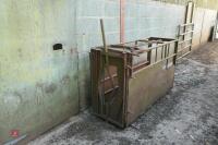 PIG HANDLING CRATE - 3