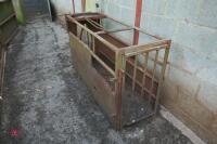 PIG HANDLING CRATE - 6