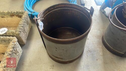 LARGE MILKING BUCKET