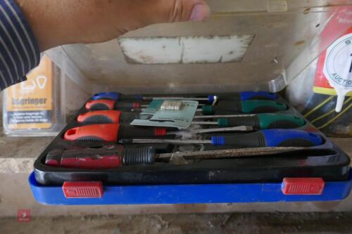 SCREWDRIVERS, HOG RINGER AND CABLE TIES