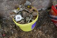 BUCKET OF SCAFFOLD CLIPS - 2