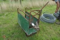 CALF DE-HORNING CRATE (S/R) - 5