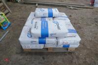 12 BAGS OF 25KG HYDRATED BEDDING LIME - 2