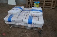 12 BAGS OF 25KG HYDRATED BEDDING LIME - 4