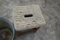 STEEL BUCKET AND TOOL STOOL - 4