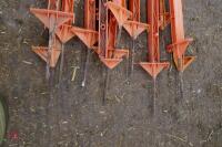 12 ORANGE PLASTIC ELECTRIC FENCE STAKES - 3