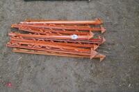 12 ORANGE PLASTIC ELECTRIC FENCE STAKES - 4