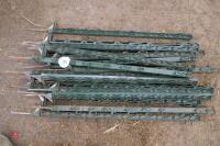 19 GREEN PLASTIC ELECTRIC FENCE STAKES