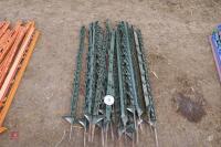 19 GREEN PLASTIC ELECTRIC FENCE STAKES - 4