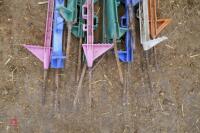 13 MIXED COLOURED ELECTRIC FENCE STAKES - 5