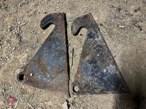 PAIR OF FAUCHEAUX BRACKETS