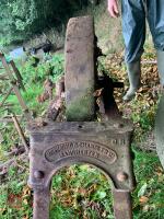 RICHMOND & CHANDLER GRINDING STONE (S/R)