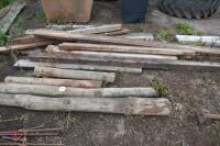 4X POSTS AND VARIOUS LENGTHS OF TIMBER - 2