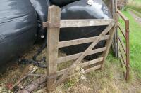 1x 4' WOODEN HUNTING GATE - 2