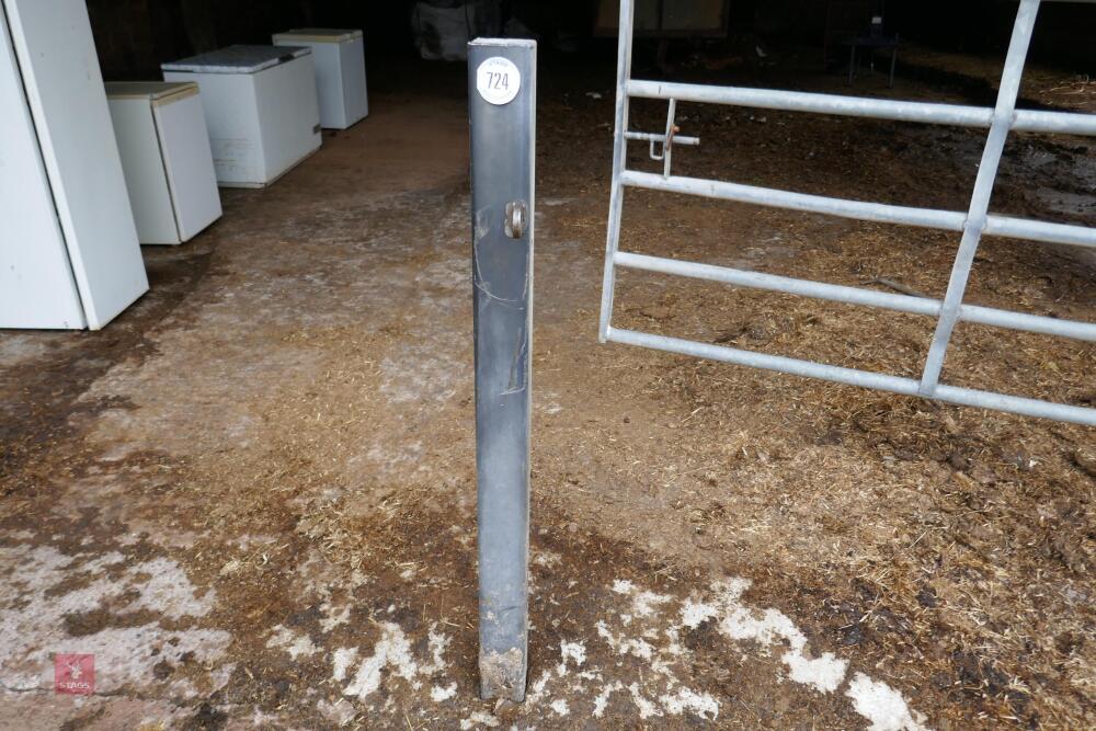 GALVANISED METAL HANGING & LATCHING POST