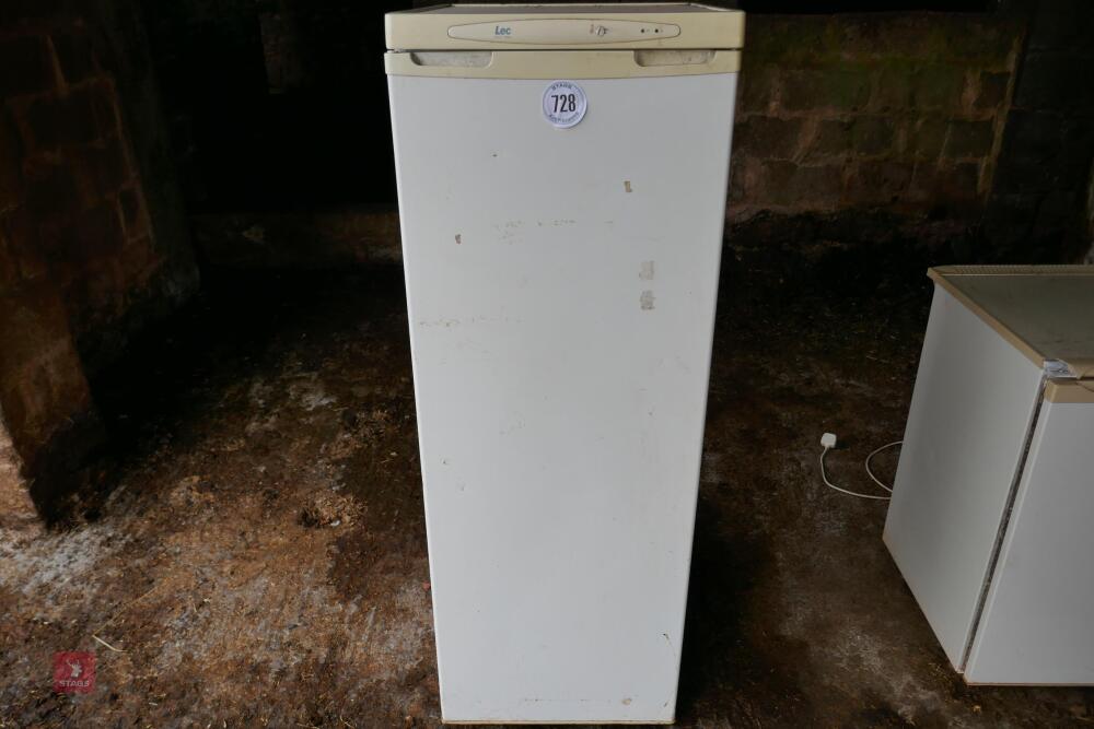 LEC UPRIGHT FREEZER