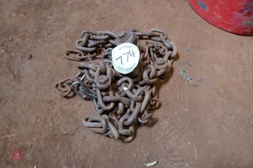 SMALL QUANTITY OF CHAIN