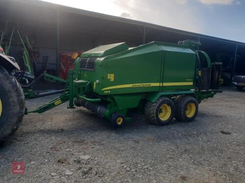 JOHN DEERE 744 PREMIUM ROUND BALER