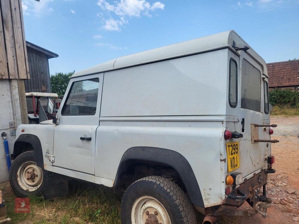 LAND ROVER DEFENDER