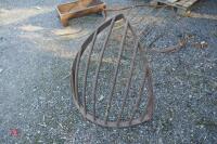 2 METAL WALL HANGING HAYRACKS - 4