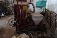 BECKER AEROMAT T 6 ROW MAIZE DRILL - 5