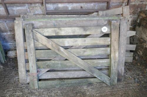 7 x MIXED WOODEN GATES (S/R)