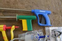 7 x CATTLE BOLUS, DRENCH & SPRAY GUNS - 2