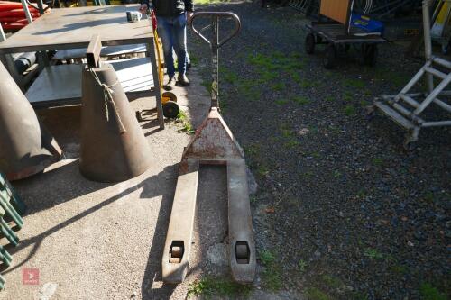 PALLET TRUCK