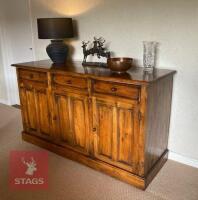 LARGE WOODEN SIDEBOARD - 5