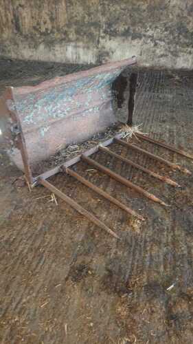 TRACTOR MUCK FORK