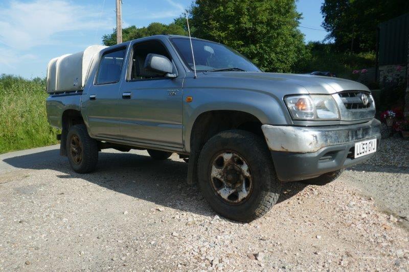 TOYOTA HILUX D-4D PICK UP TRUCK