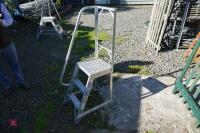 ALUMINIUM DOUBLE SIDED STEP LADDER