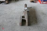 NH REVERSIBLE DRAWBAR + PICK UP HITCH - 3