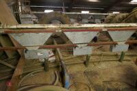 PARLOUR FEEDERS - 8