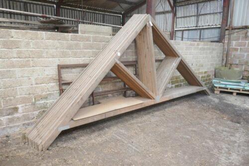 10 X ROOF TRUSSES