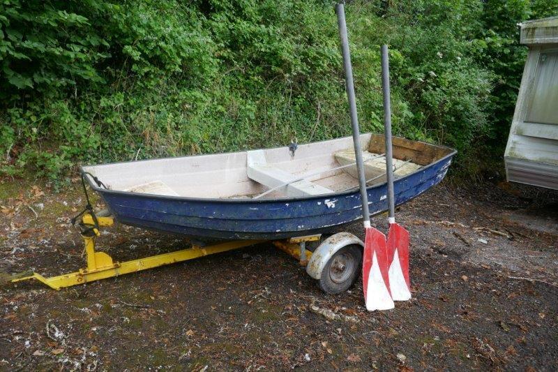 9.5' DINGY BOAT C/W TRANSPORT TRAILER