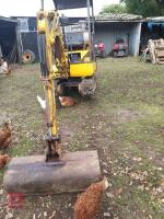 JCB 1.5 TON DIGGER C/W 3 BUCKETS - 2