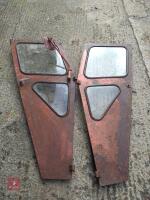 2 X MASSEY FERGUSON 135 CAB DOOR - 2