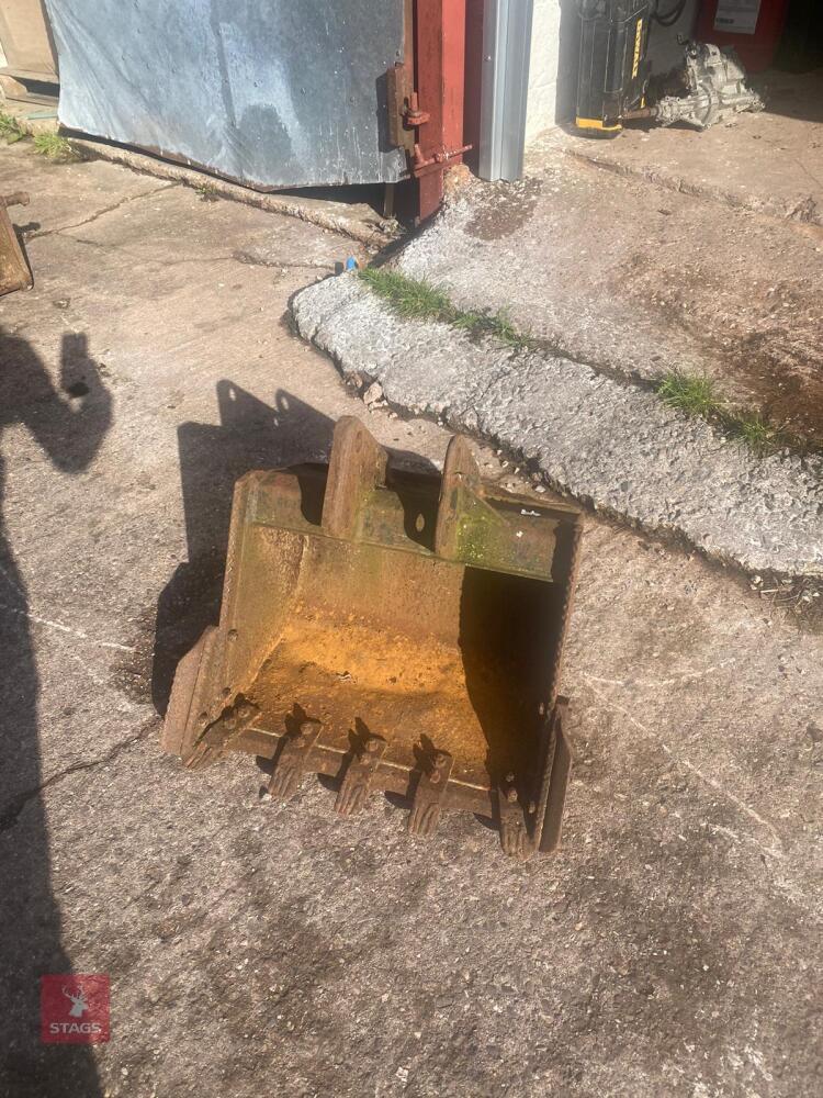 20" BUCKET WITH BOLT ON TEETH