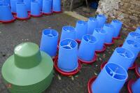 10 MINOLA FEEDERS WITH RAIN HATS - 3