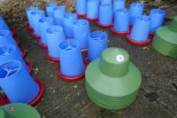 10 MINOLA FEEDERS WITH RAIN HATS - 5