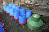 10 MINOLA FEEDERS WITH RAIN HATS - 2