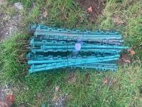 30 PLASTIC ELECTRIC FENCE STAKES - 4