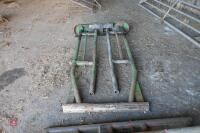 2 X YARD GATES + CATTLE HEAD YOKE - 6