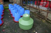 10 MINOLA FEEDERS WITH RAIN HATS - 4