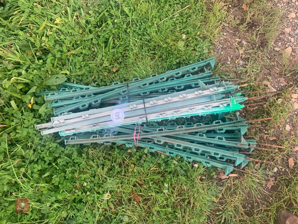 30 PLASTIC ELECTRIC FENCE STAKES