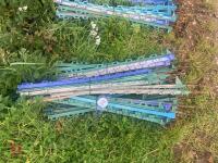 30 PLASTIC ELECTRIC FENCE STAKES - 3