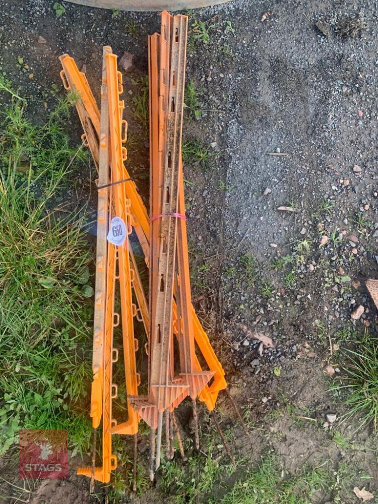 11 ORANAGE PLASTIC ELECTRIC FENCE STAKES